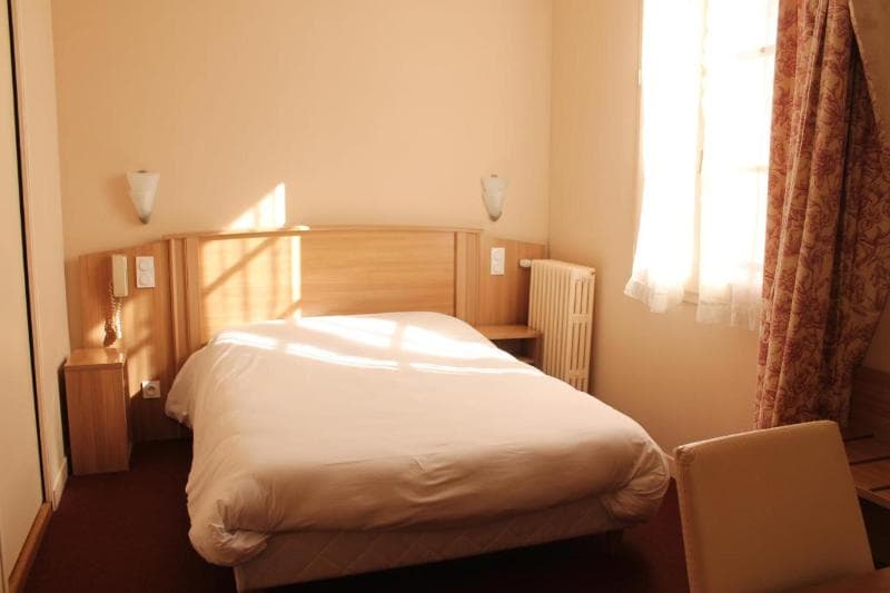 Logis Hotel Le Commerce image 2