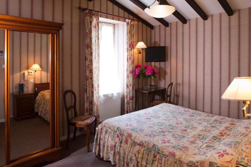Logis Hotel Le Commerce image 1