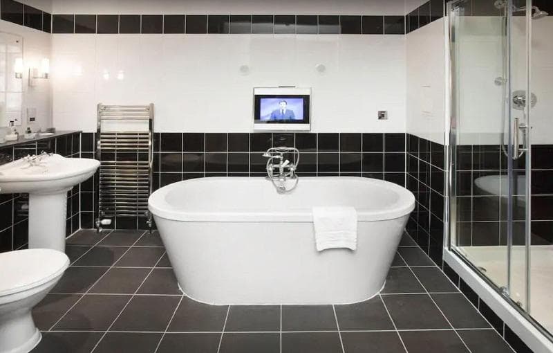 Stay at Albany Hotel