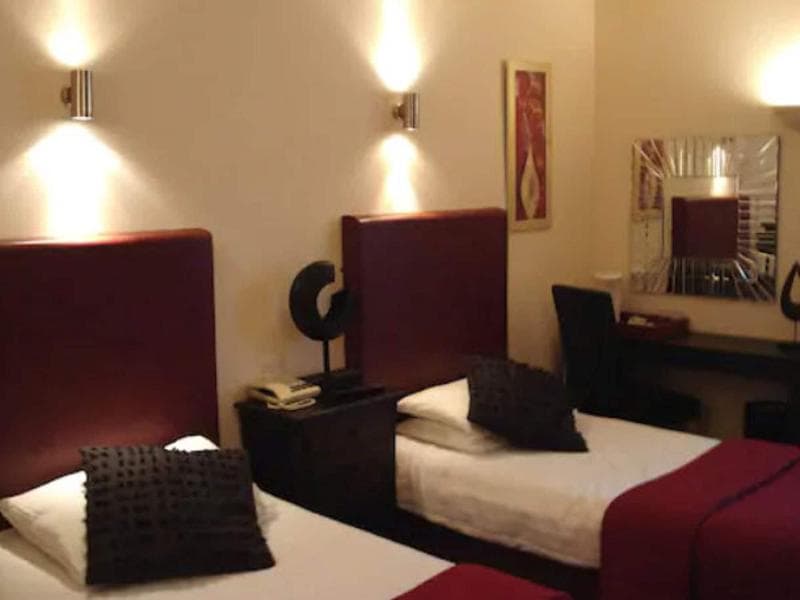 Sandyford Hotel image 1