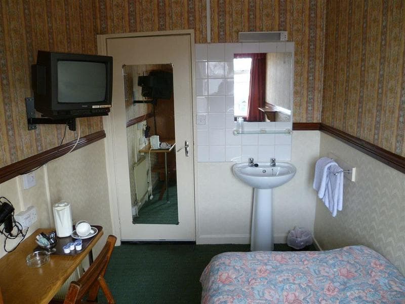 Rollason Wood Hotel image 1