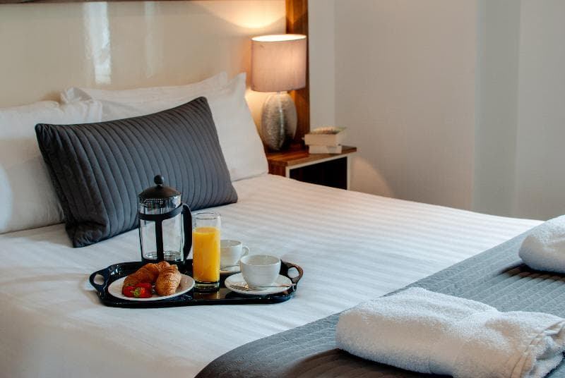 Base Serviced Apartments - Sir Thomas Street image 1