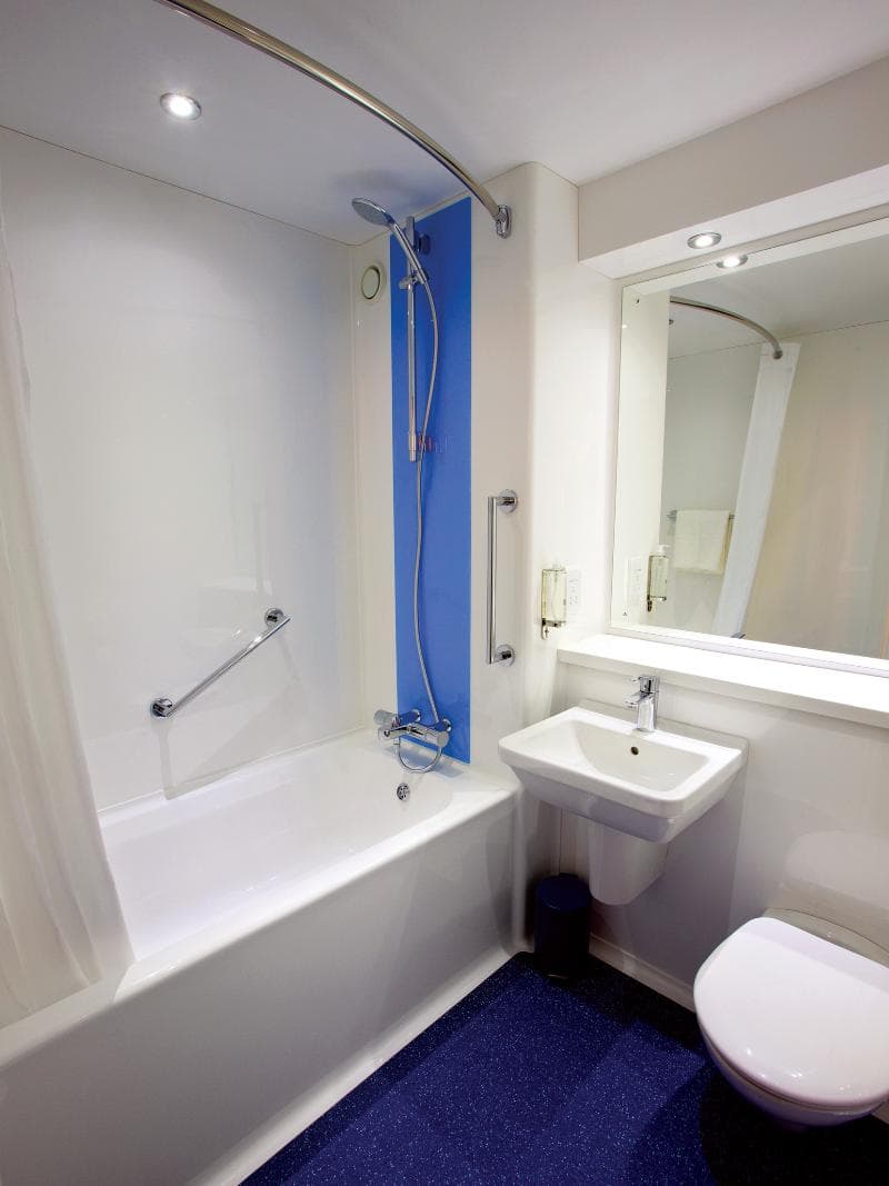 Travelodge Birmingham Yardley image 2