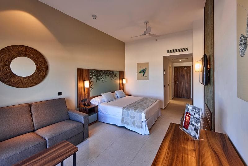 Hotel Riu Turquoise - All Inclusive image 1