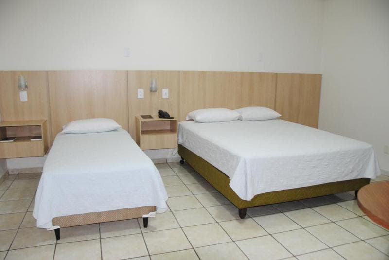 OYO Victoria Plaza Hotel image 2