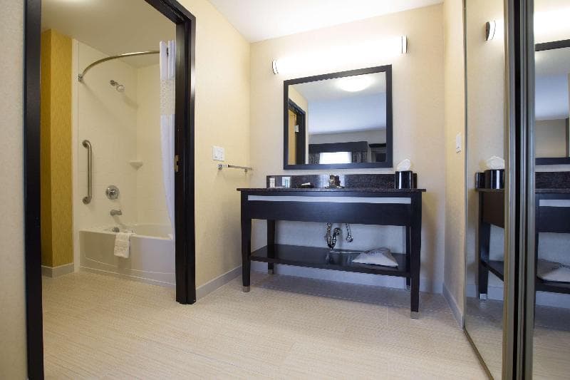 Stay at Hampton Inn & Suites Toledo/Westgate