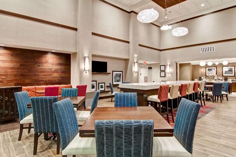 Stay at Hampton Inn & Suites Detroit/Troy