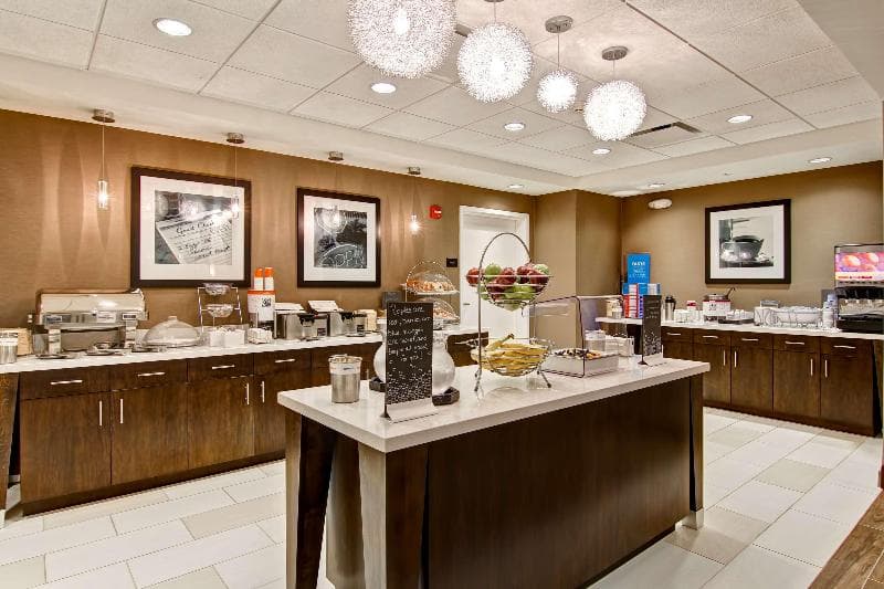 Hampton Inn & Suites Detroit/Troy image 2