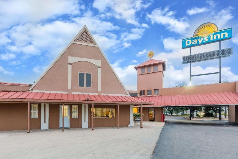 Days Inn San An Splashtown/ATT image 2