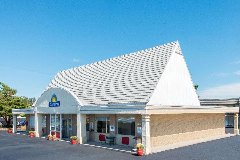 Days Inn By Wyndham Frankfort image 1