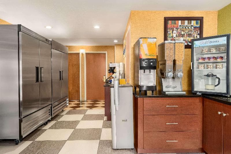 Days Inn by Wyndham Long Island City image 2