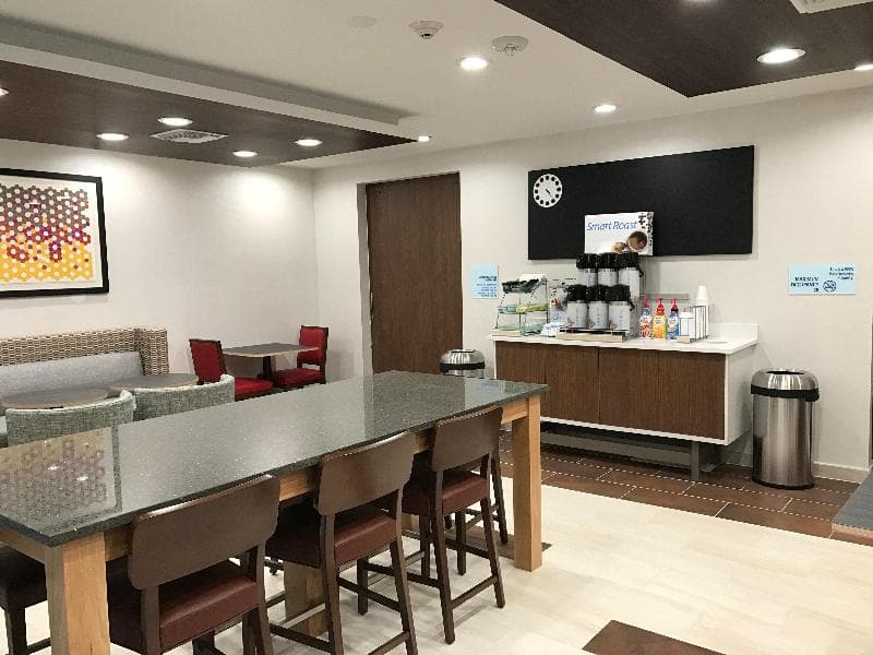 Holiday Inn Express Naples South - I-75 image 1