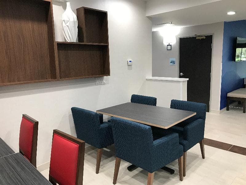 Holiday Inn Express Naples South - I-75 image 2