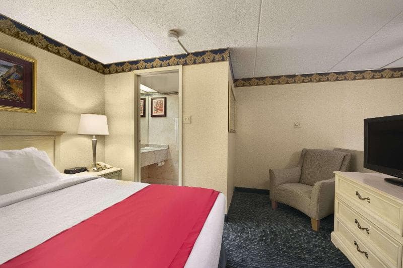 Ramada by Wyndham Trenton image 1