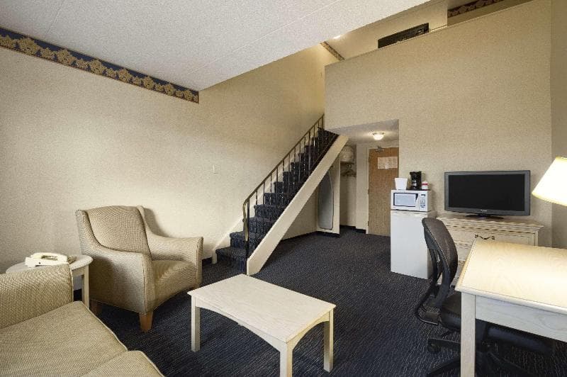 Ramada by Wyndham Trenton image 2