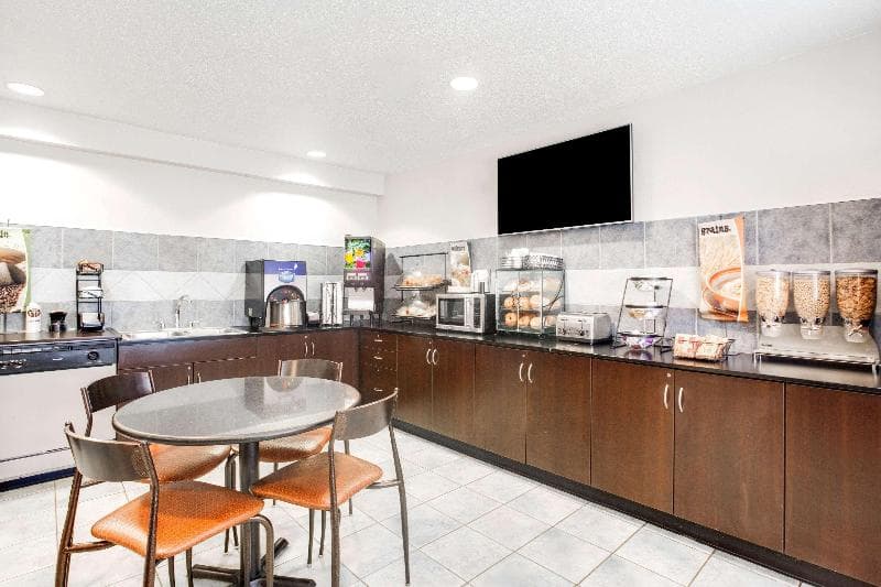 Microtel Inn & Suites By Wyndham Bath image 2