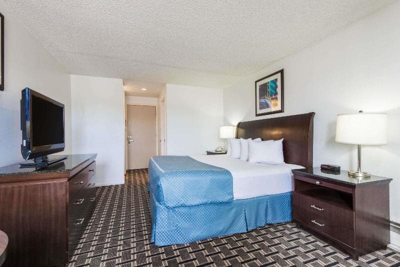 Travelodge By Wyndham Laramie image 2