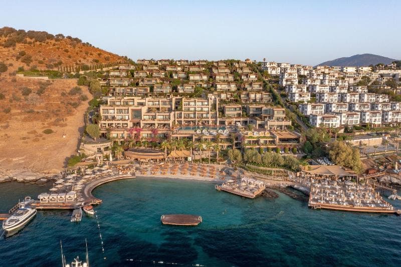 Caresse, A Luxury Collection Resort image 2