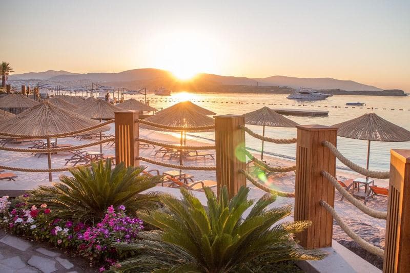 Caresse, A Luxury Collection Resort image 1