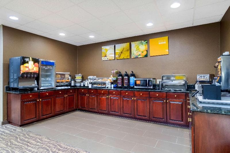 Comfort Inn & Suites image 2