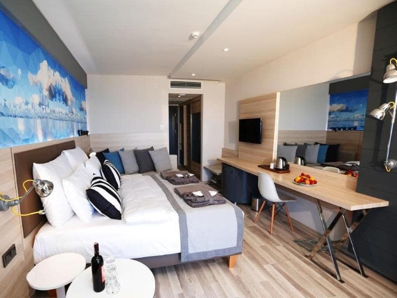 Stay at Sunprime C-Lounge