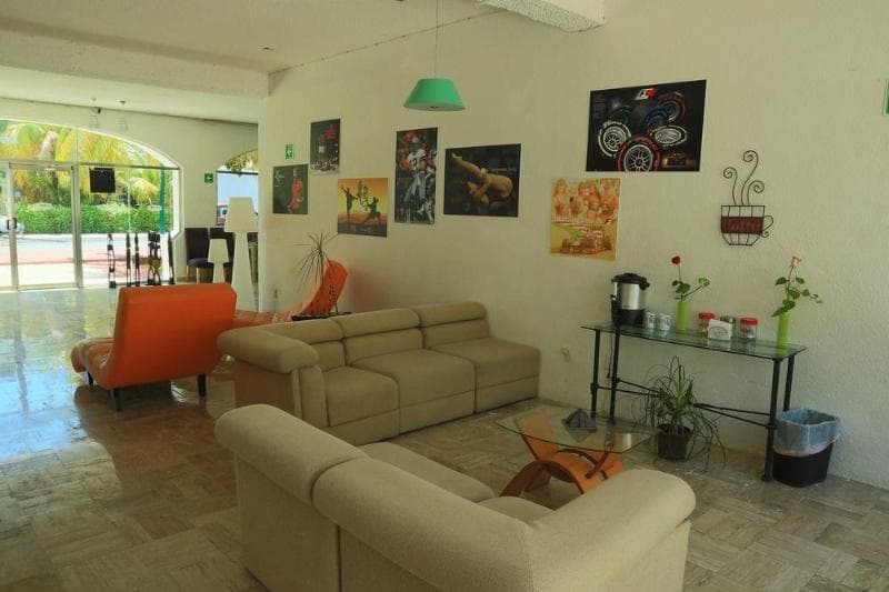 Green 16 image 1