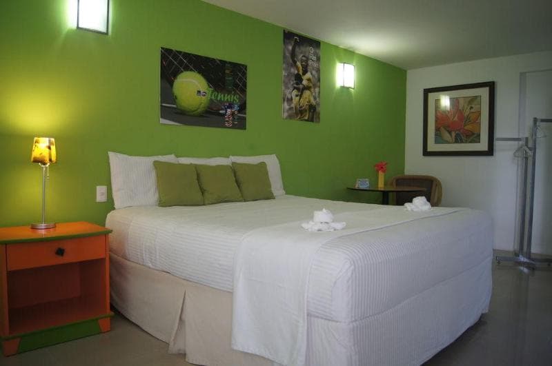 Green 16 image 2