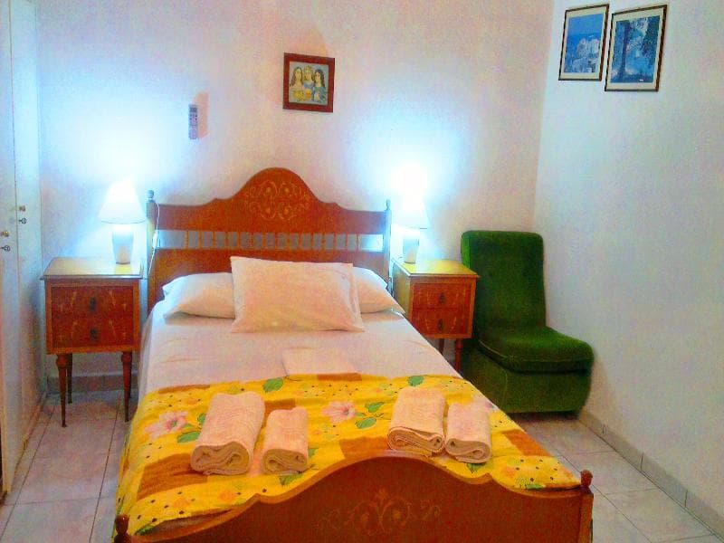 Stay at Villa Konaki