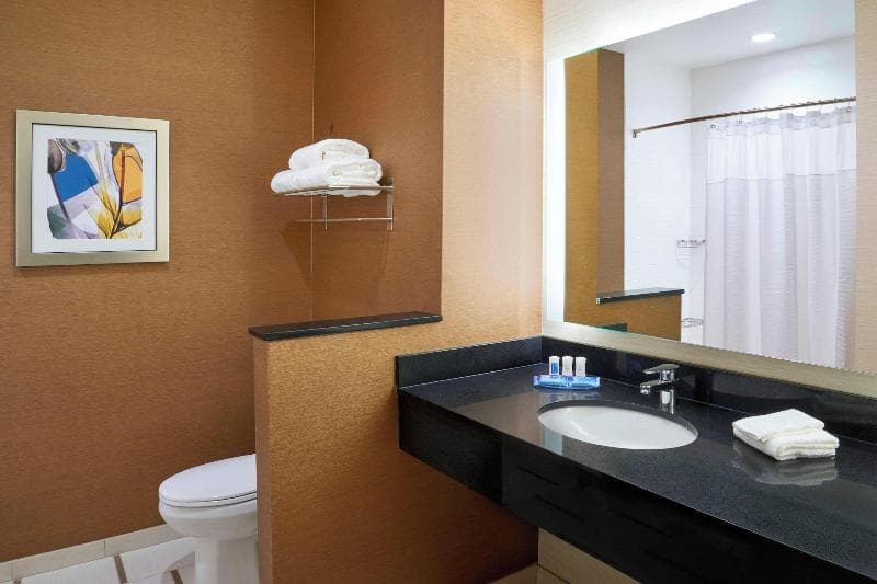 Fairfield Inn & Suites Niagara Falls image 2
