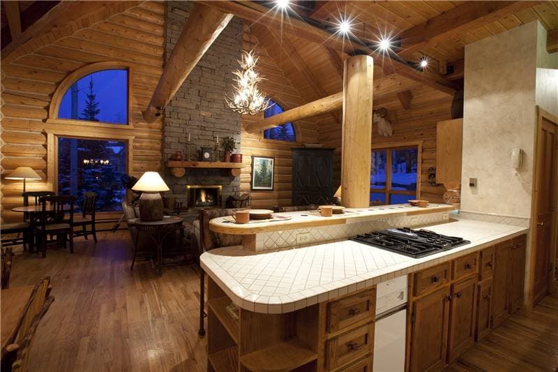 Stay at Snowdrift Cabin 