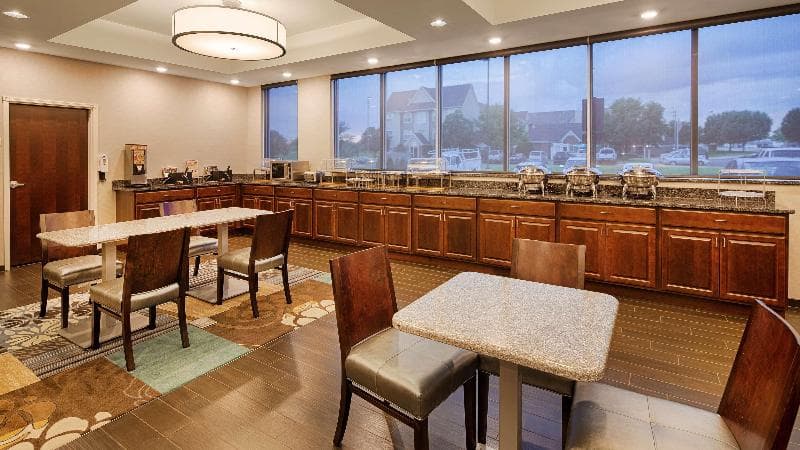 Best Western Plus Boardman Inn & Suites image 2