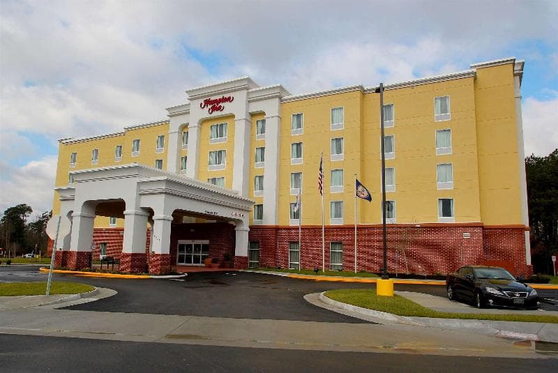 Hampton Inn Suffolk image 1