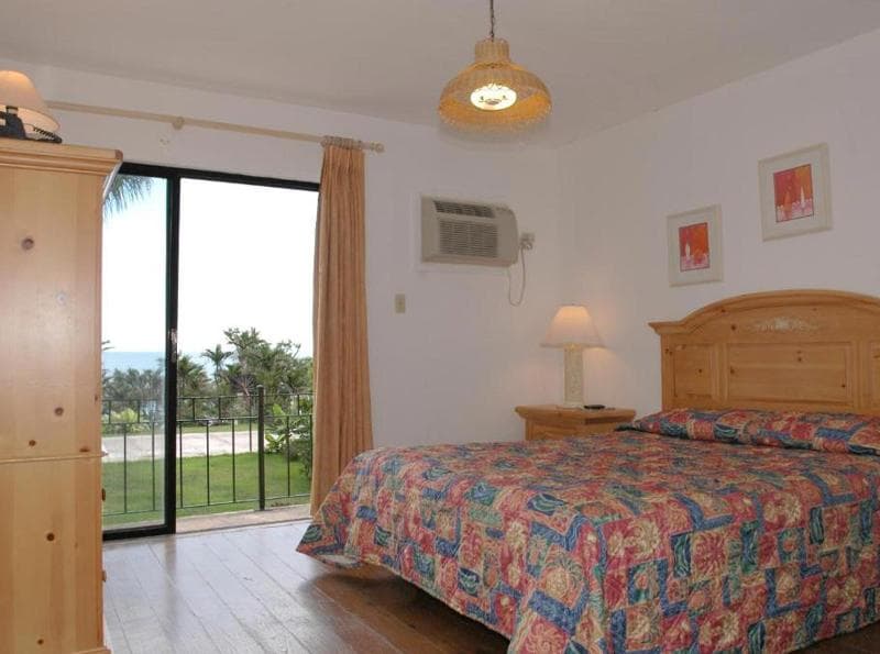 Orange Hill Beach Inn image 2