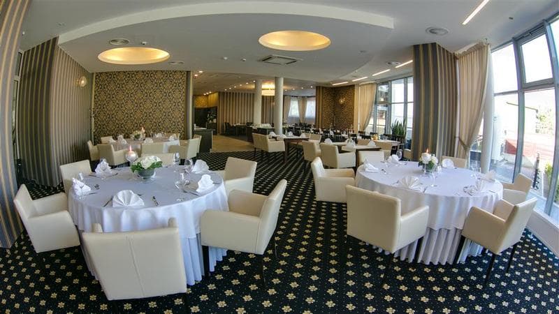 BEST WESTERN PLUS Business Faltom Hotel image 2