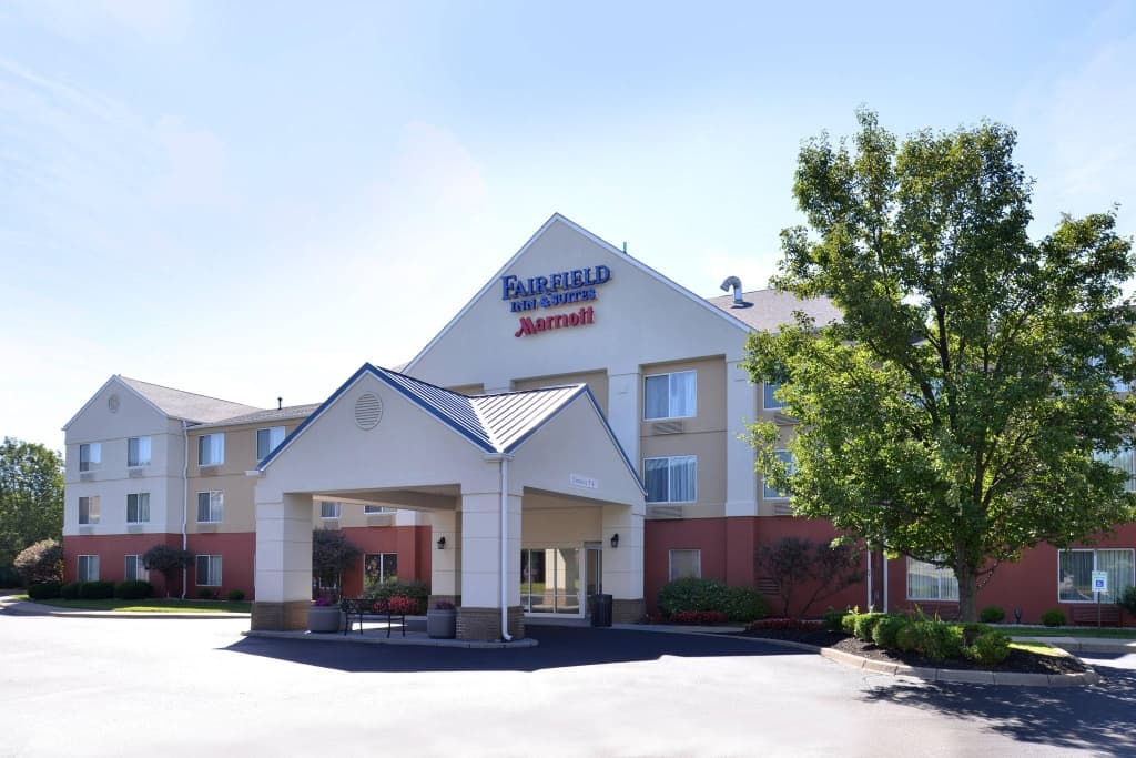 Stay at Fairfield Inn & Suites Louisville North