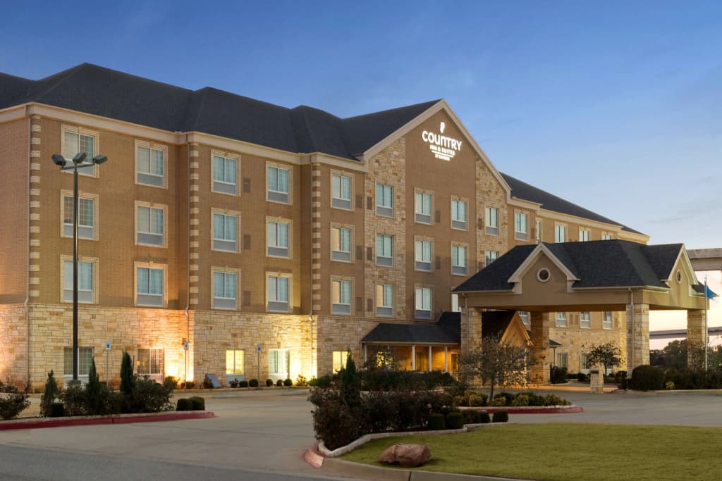 Stay at Country Inn & Suites by Radisson, Oklahoma City - Quail Springs, OK