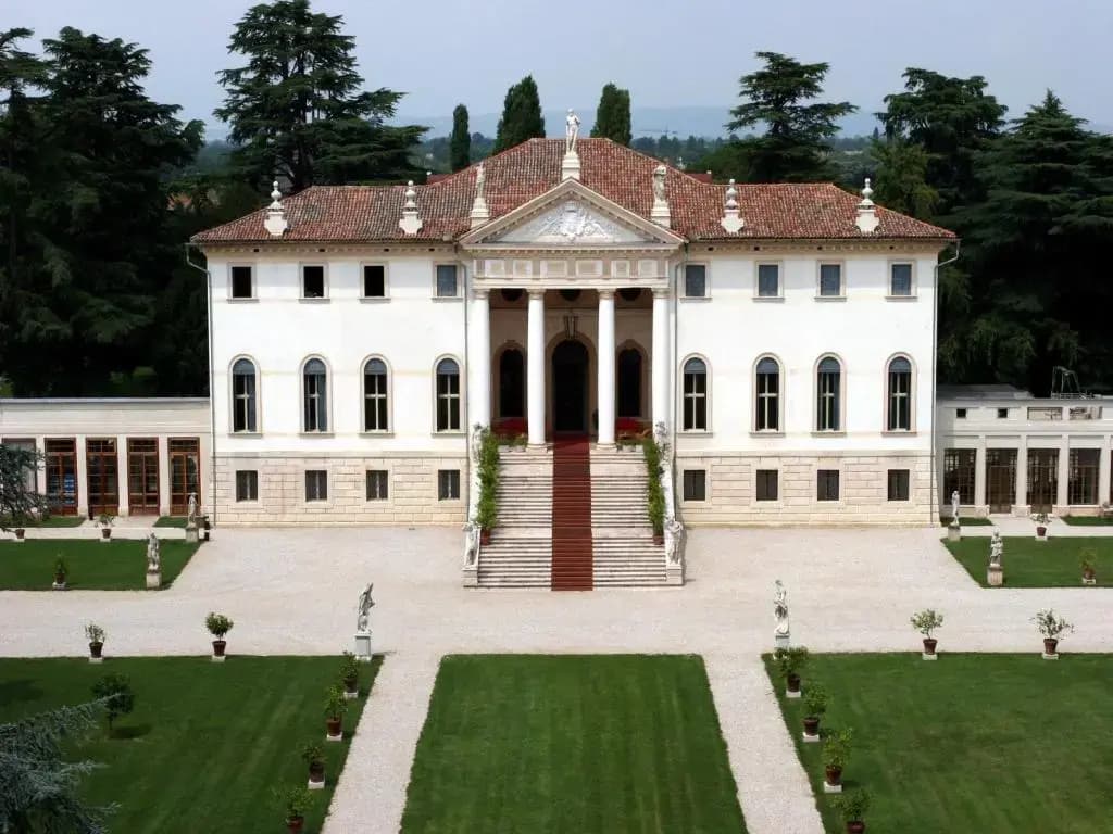 Stay at Hotel Relais Villa Cornèr della Regina