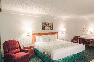 Stay at Baymont by Wyndham Indianapolis Airport Lynhurst