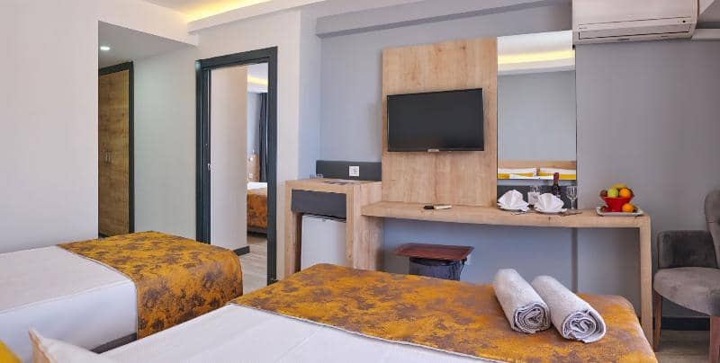 Clover Magic Park Side Hotel - Main View