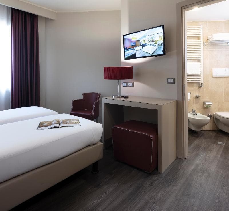Smart Hotel Holiday - Main View
