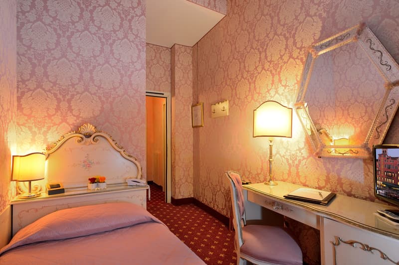 Rialto Hotel - Main View