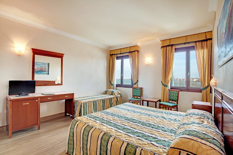 Hotel Panorama - Main View