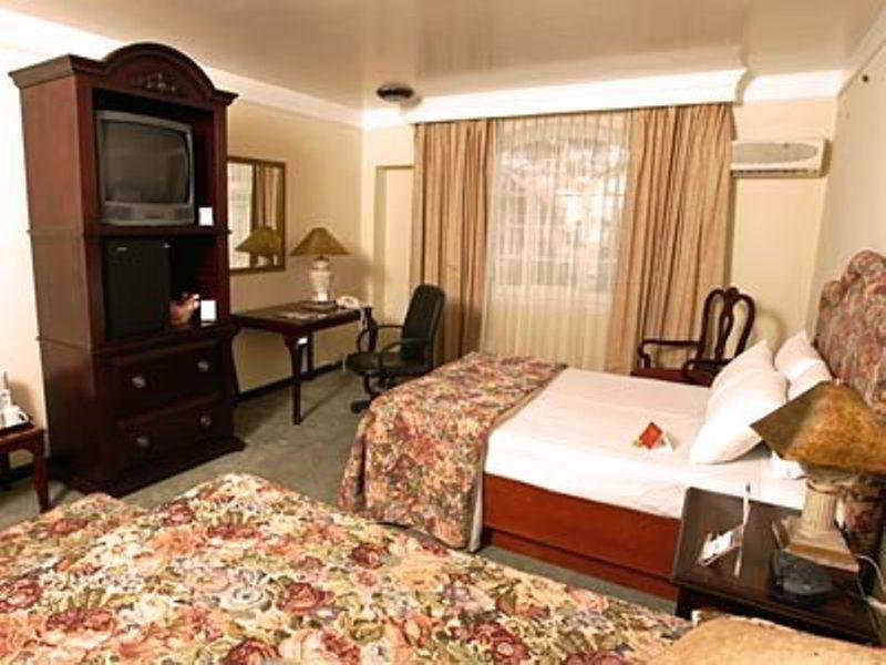 Plaza Camelinas Hotel - Main View