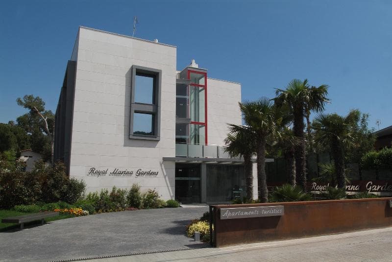 Stay at Royal Marina Gardens