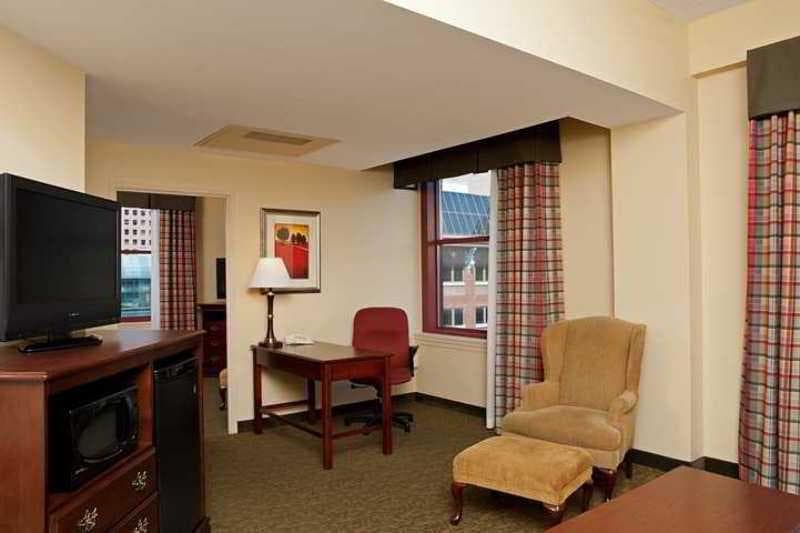 Stay at Hampton Inn Indianapolis Downtown Across From Circ