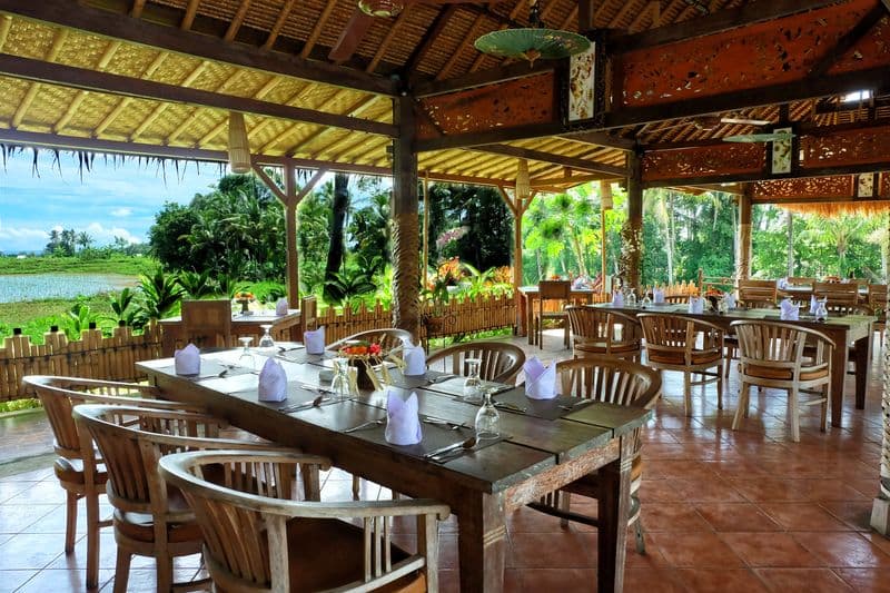 Stay at Puri Taman Sari Resort