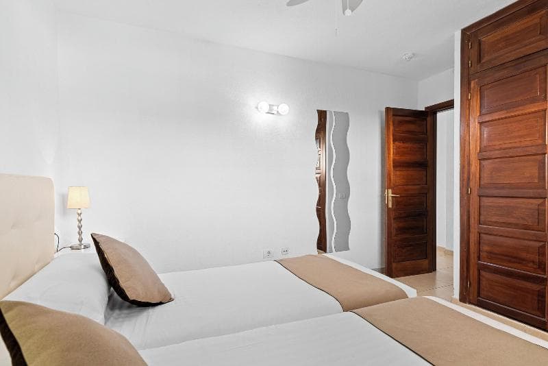 Paloma Beach Apartments image 10