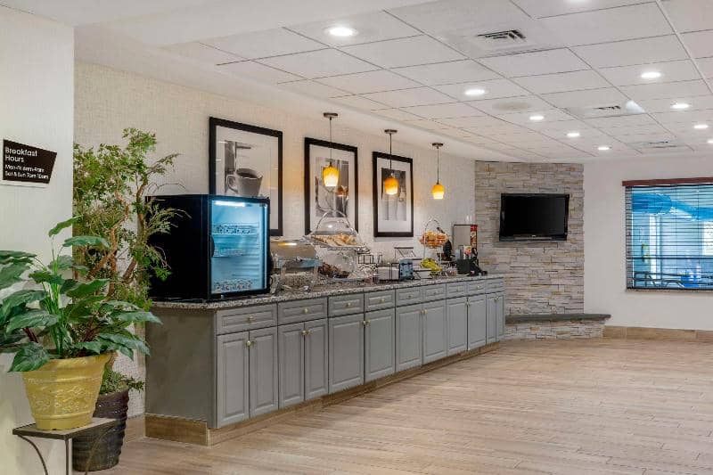 Best Western Plus New England Inn & Suites - Main View