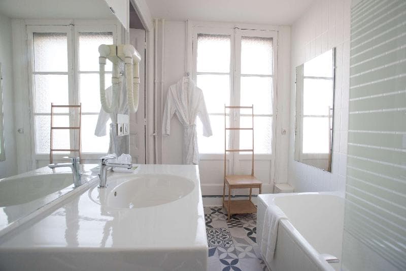 Stay at Hôtel Continental Pau Centre