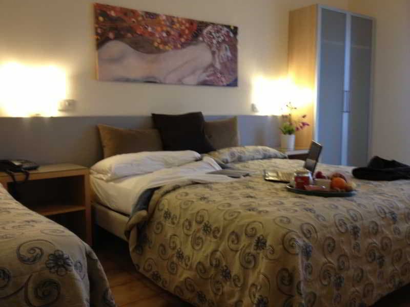 Hotel Indicatore - Main View